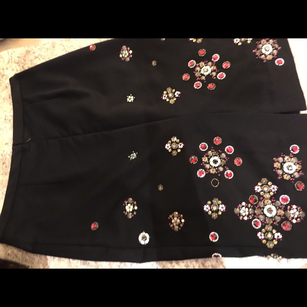 WHITE HOUSE BLACK MARKET 2-PC EMBELLISH SKIRT SET - Picture 8 of 8